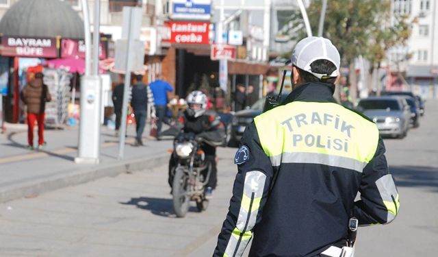 Çorum'da polisin "dur" ihtarına uymayan sürücüye 60 bin lira para cezası