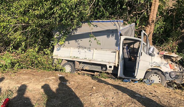 Adana Kozan’da feci kaza: Sürücü ve yanındaki 2 yolcu yaşamını yitirdi