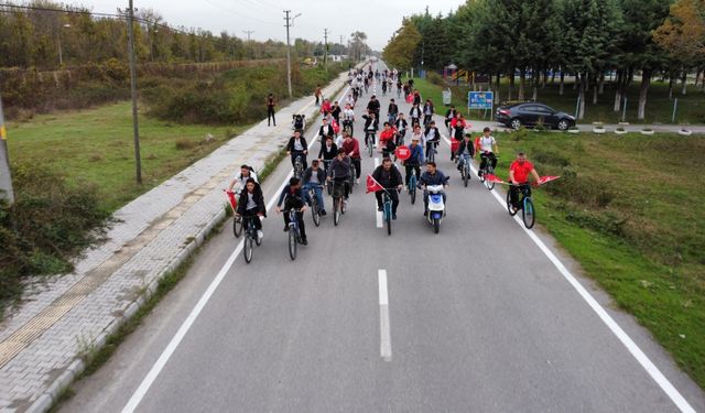 19 Mayıs'ta Cumhuriyet'in 100. yılı kapsamında bisiklet turu düzenlendi