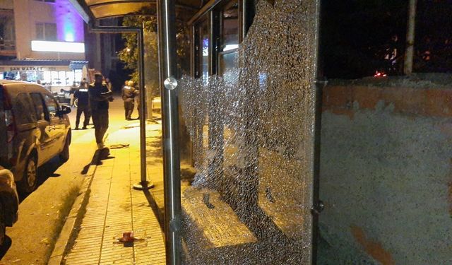 Çorum'da otobüs durağında silahlı saldırıya uğrayan 3 kişi yaralandı