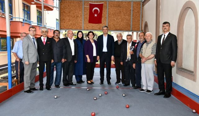 Karabük Valisi Mustafa Yavuz, huzurevi sakinlerini ziyaret etti