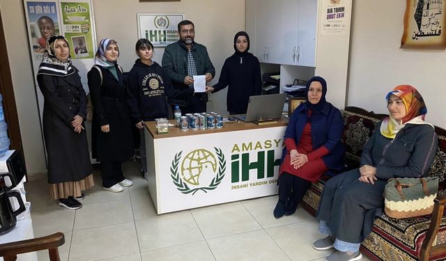 Öğrenciler kumbaralarda biriktirdikleri parayı Filistin'e bağışladı