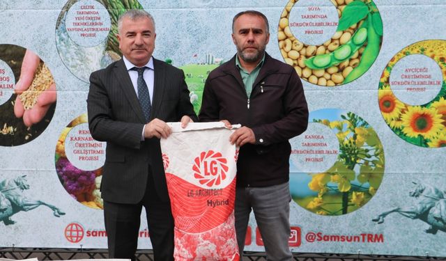 Samsun'da çiftçilere kanola tohumu dağıtıldı