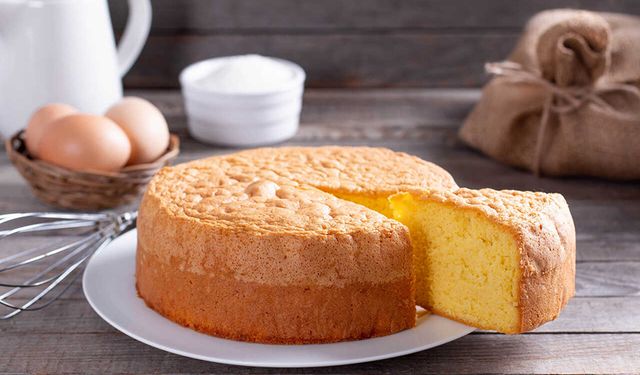 Bu keki yiyen herkes tarifini istiyor: Dillere destan Anne keki tarifi