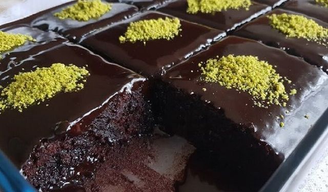 Her ısırıkta çikolata şöleni: Tadına doyamayacağınız Islak Kek tarifi