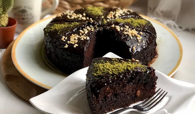 Bu kek herkesi hayran bırakacak: Herkesin konuşacağı Kakaolu Islak Kek tarifi
