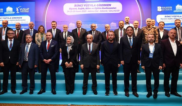 Vali Dağlı, "Ufuktaki Yeni Türkiye 2. Balıkesir Buluşmaları" konferansına katıldı