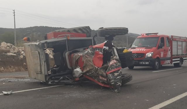 Çorum'da tır ile traktörün çarpıştığı kazada 2 kişi öldü