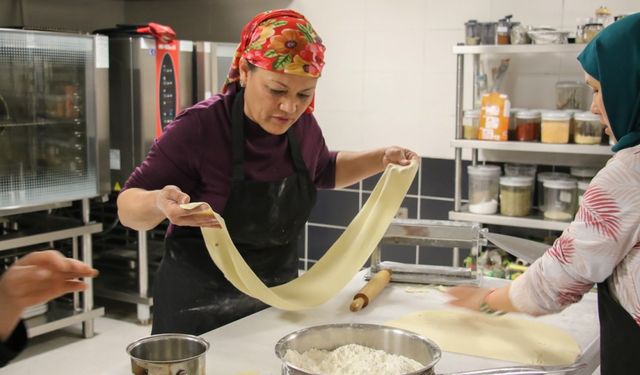 Karabük'te Afgan mültecilere Kanada'da iş imkanı sağlayacak aşçılık kursu tamamlandı