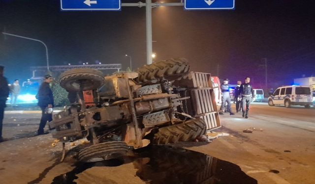 Tokat'ta tırla çarpışan traktördeki 2 kişi yaralandı