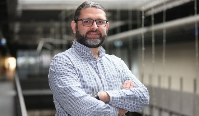 AGÜ'lü akademisyene 'Üstün Başarı' ödülü