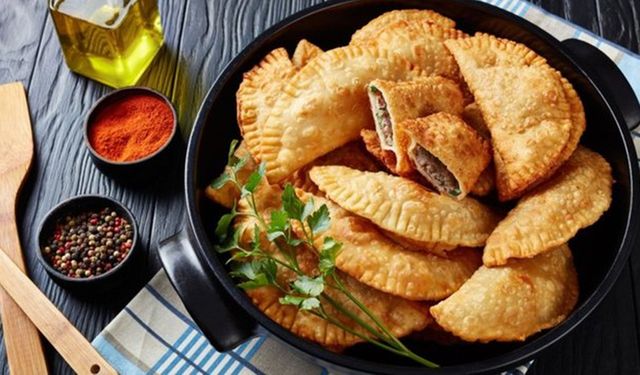 Türk mutfağının enfes lezzeti: Ev yapımı Çiğ Börek tarifi