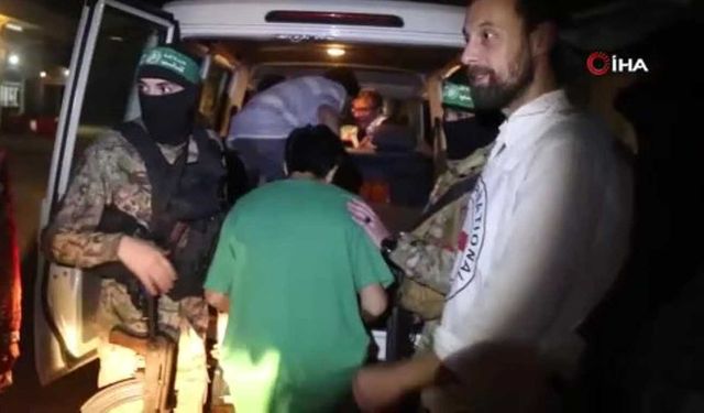 İsrail ile Hamas arasında 2’nci esir takası yapıldı: 39 Filistinli özgür kaldı!