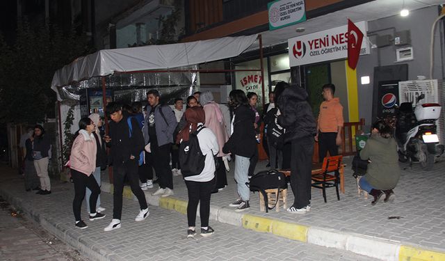 Malatya'da peş peşe iki deprem: Vatandaşlar park ve sokaklara akın etti