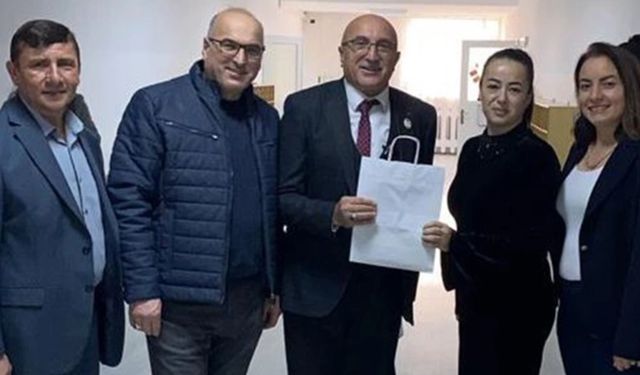 Muhtar adayı öğretmenlere jest yaptı