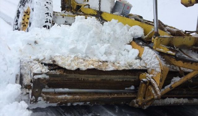 Karabük'te kar nedeniyle kapanan 107 köy yolunun 73'ü açıldı
