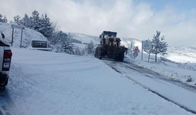 Samsun'da kar nedeniyle kapanan 42 mahalle yolu ulaşıma açıldı