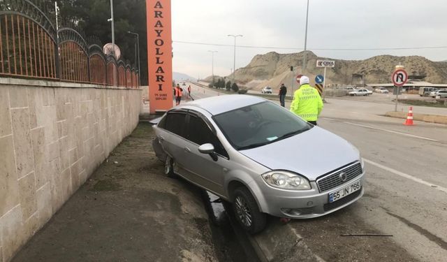 Sinop'ta iki otomobilin çarpıştığı kazada 2 kişi yaralandı
