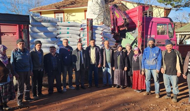 Tosya'da yangından zarar gören üreticilere buğday ve arpa dağıtıldı