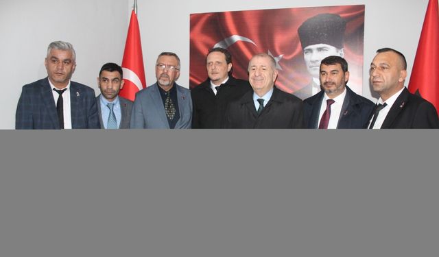 Zafer Partisi Genel Başkanı Özdağ'dan, Samsun'da partisinin ilçe başkanlığına ziyaret
