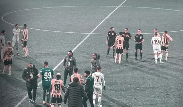 İstanbulspor-Trabzonspor maçında şok olay: İstanbulspor sahadan çekildi
