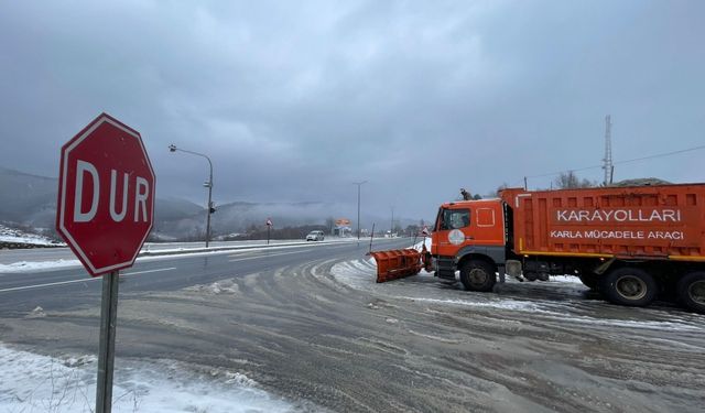 Düzce'de kar nedeniyle 24 köy yolunda ulaşım sağlanamıyor