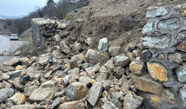 Karabük'te istinat duvarı yıkıldı