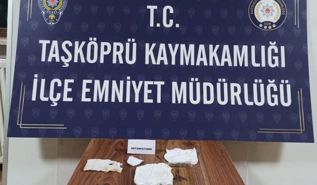 Kastamonu'da uyuşturucu ele geçirilen araçtaki 3 kişi yakalandı