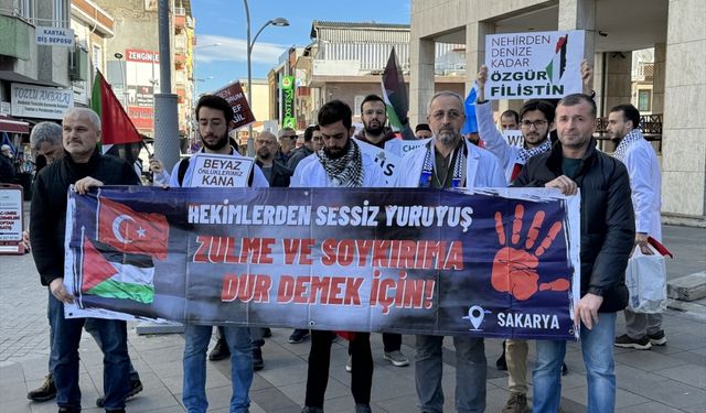 Sakarya ve Karabük'te hekimler ve sağlık çalışanları, Gazze için "sessiz yürüyüş" yaptı