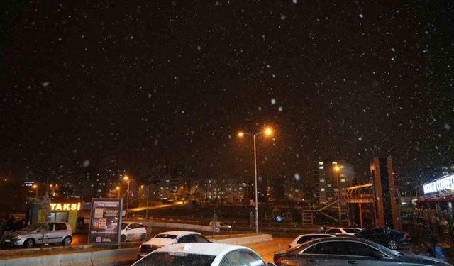 Kırıkkale’de kısa süreli kar yağışı etkili oldu