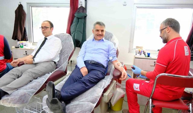 Valilik çalışanları kan bağışında bulundu