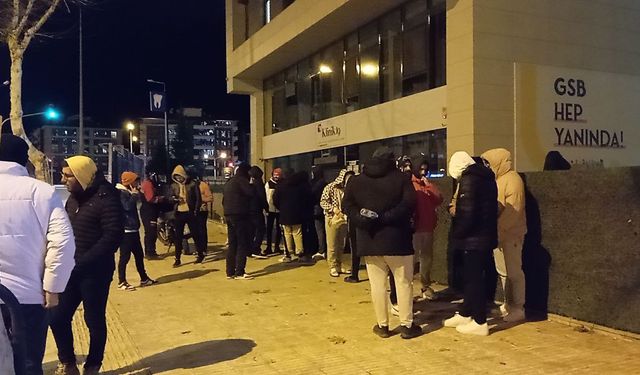 Çorum bu gece uyumadı: Korkutan depremlerin ardından vatandaşlar sokağa indi