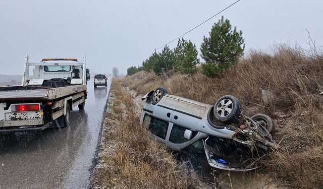Alaca'da korkutan kaza: Kontrolden çıkan araç takla attı, sürücü şans eseri kurtuldu