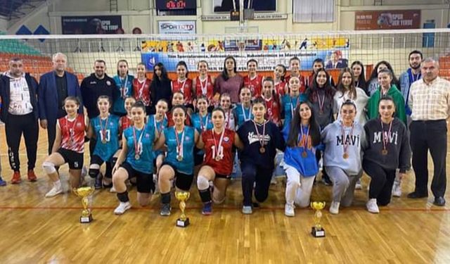 Voleybol'da nefes kesen final: Yıldız Kızlar'da şampiyon Osmancık Belediyespor