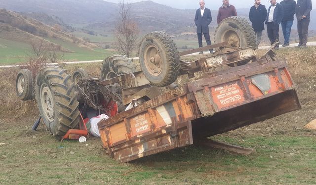 Çorum'da korkutan kaza: Traktör devrildi, yaralı var!