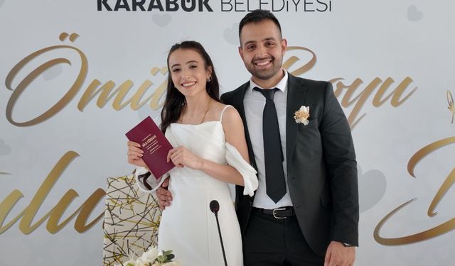 Karabük'te dünyaevine giren çift, nikah için 29 Şubat'ı tercih etti