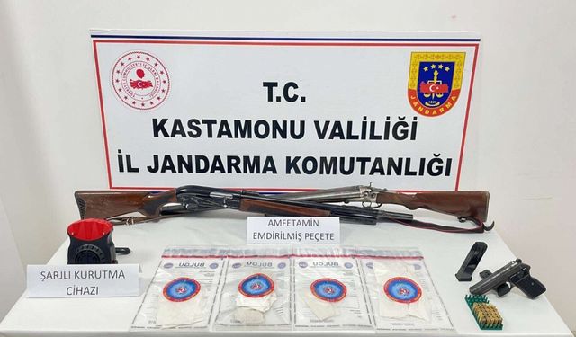 Kastamonu'da peçeteye emdirilmiş uyuşturucuyla yakalanan 2 şüpheli gözaltına alındı