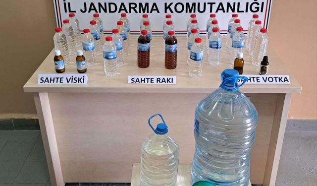Samsun'da evinde 39 litre sahte içki bulunan zanlı gözaltına alındı