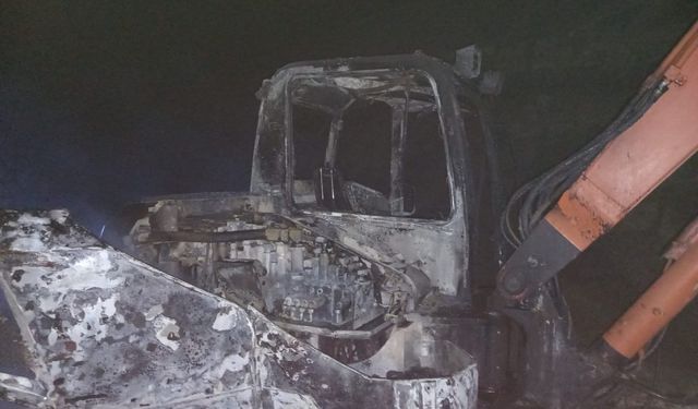 Sinop’ta yanan iş makinası itfaiye ekiplerince söndürüldü