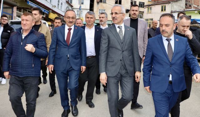 Ulaştırma ve Altyapı Bakanı Uraloğlu, Trabzon'da ilçe ziyaretinde bulundu