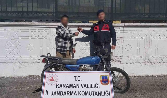Jandarma 6 ay önce çalınan motosikleti bulup sahibine teslim etti
