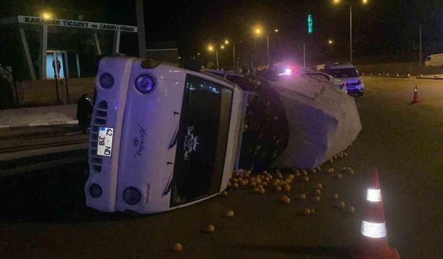 Karaman’da devrilen narenciye yüklü kamyonetin sürücüsü ölümden döndü