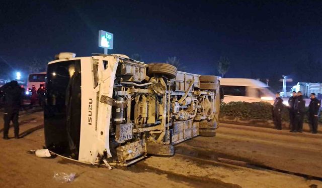 Hatay'da feci kaza! Polis ekiplerini taşıyan araç kaza yaptı: 25 yaralı