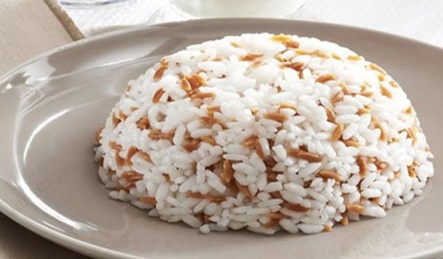 Usta ellerden çıkmış gibi: Yemek saatinizi değiştirecek Osmancık Pirinç Pilavı tarifi