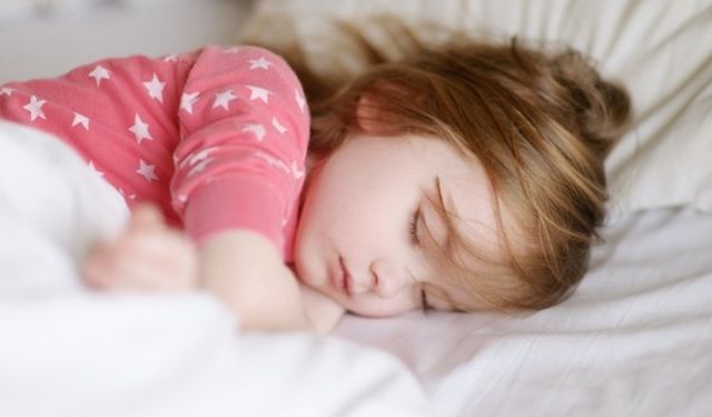 Çocuk yaşı gereği ne kadar uyumalı?