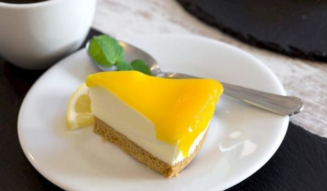 Enfes Cheesecake tarifi! Tatlı krizinizi sonlandıracak Limonlu Cheesecake nasıl yapılır?