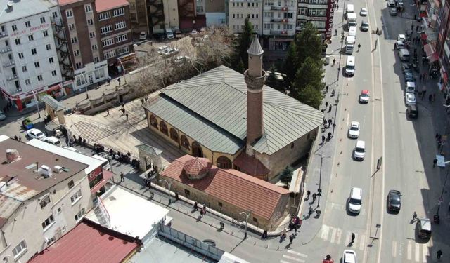 3 İslam güneşinden biri olan Şems-i Sivas’i türbesi ziyaretçilerini ağırlıyor