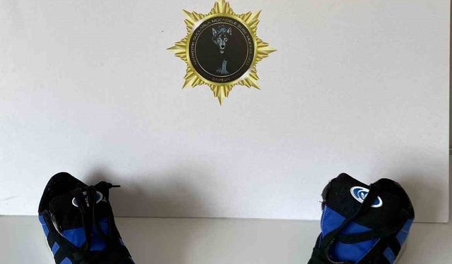 Polis, spor ayakkabısına gizlenmiş uyuşturucuyu ele geçirdi