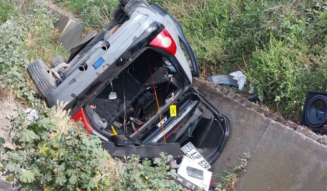 Samsun’da su kanalına devrilen otomobilde 3 kişi yaralandı