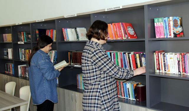 Bayburt Belediyesi Aile Yaşam Merkezi'ndeki kütüphane öğrencilerin hizmetine açıldı